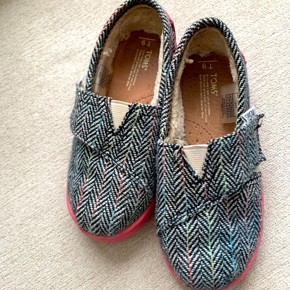 Tiny Toms size 9